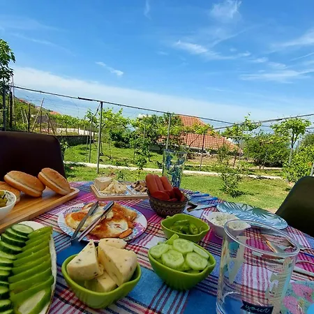 Guest house R&r Gesthouse Shiroka