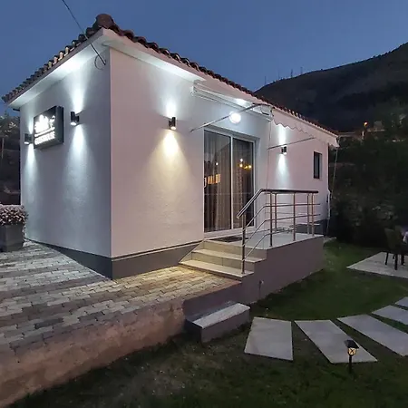 R&r Gesthouse Guest house