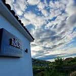 R&r Gesthouse 3*