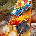R&r Gesthouse 3*