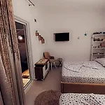 R&r Gesthouse 3*