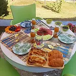 R&r Gesthouse Vendégház 3*