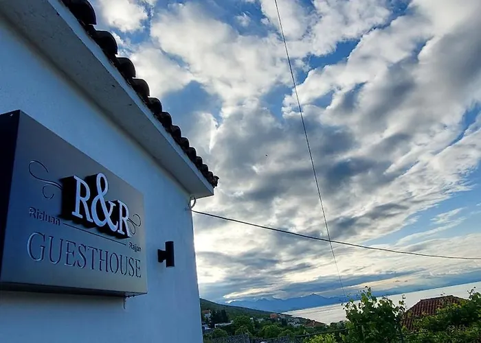 R&r Gesthouse 3*
